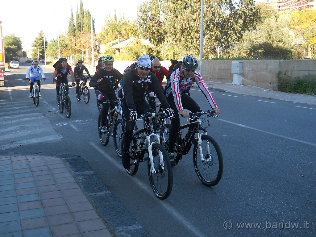 DSCN2095.JPG - Ci avviamo per le via di Biancavilla