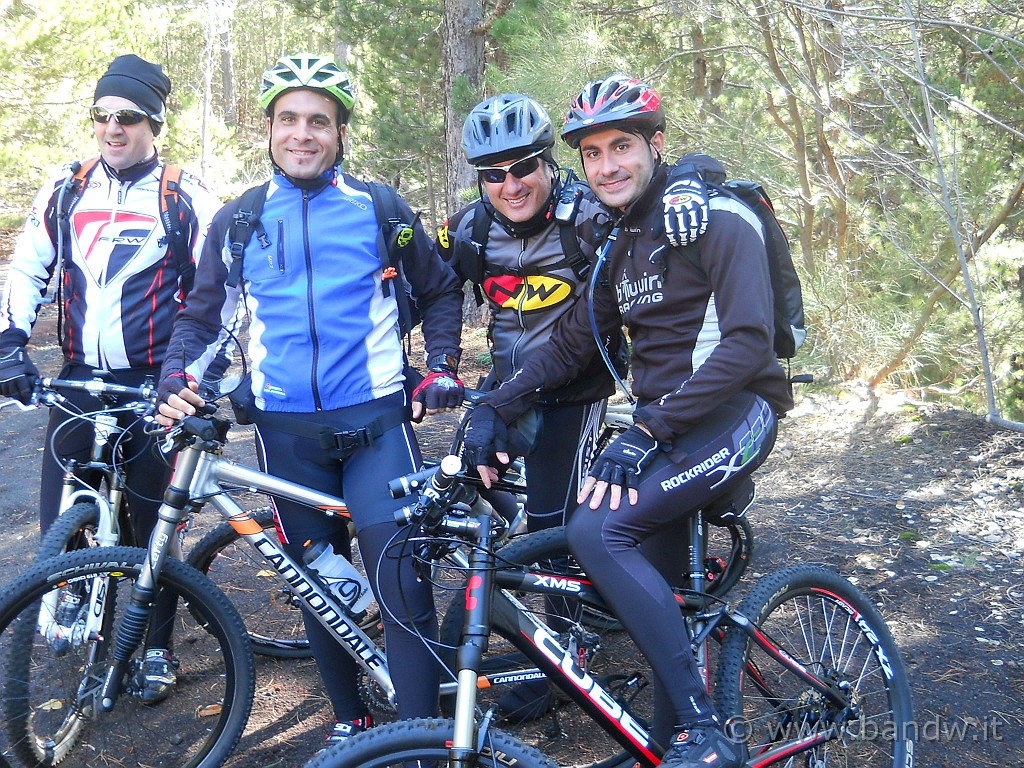 DSCN2133.JPG - Foto di gruppo dei Lupi dell'Etna