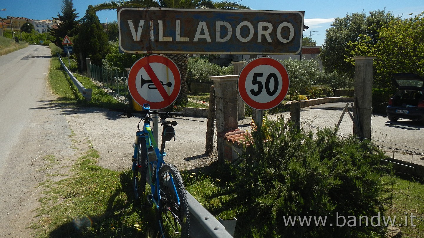 DSCN9274.JPG - Calascibetta e dintorni (Lago Villarosa, Villadoro, Cacchiamo, Monte altesina, Necropoli Realmese)