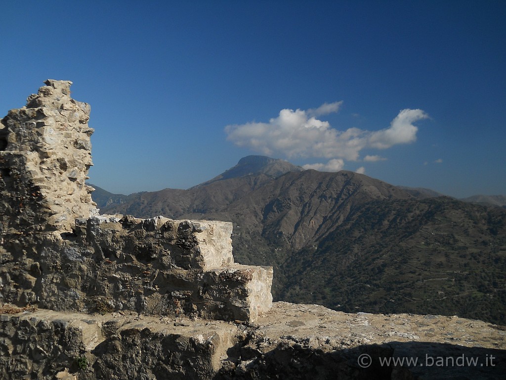 DSCN7713.JPG - Monte Scuderi Sullo sfondo