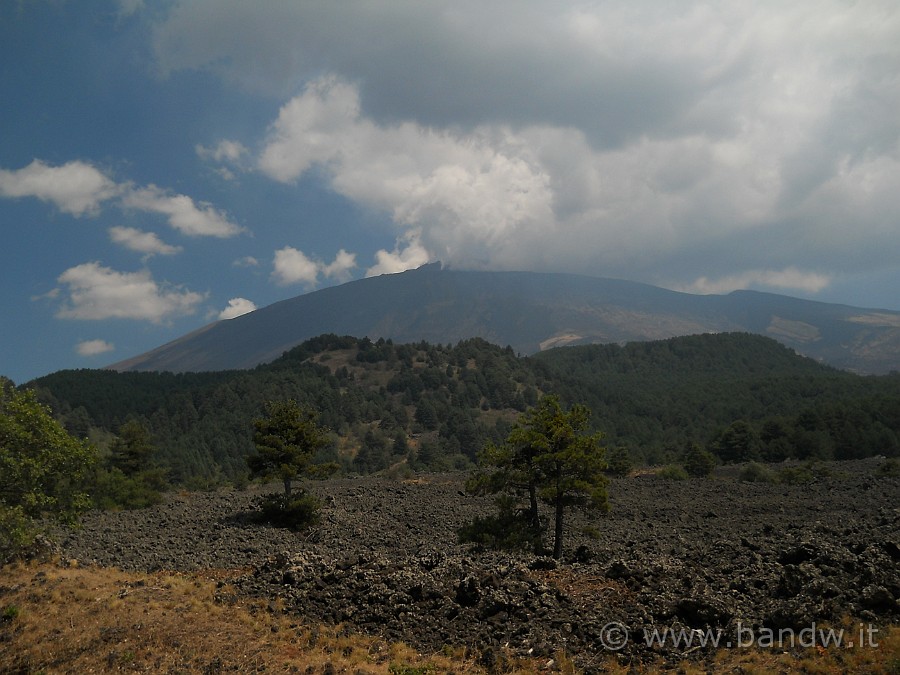 DSCN6364.JPG - L'Etna avvolta da nubi e cenere lavica