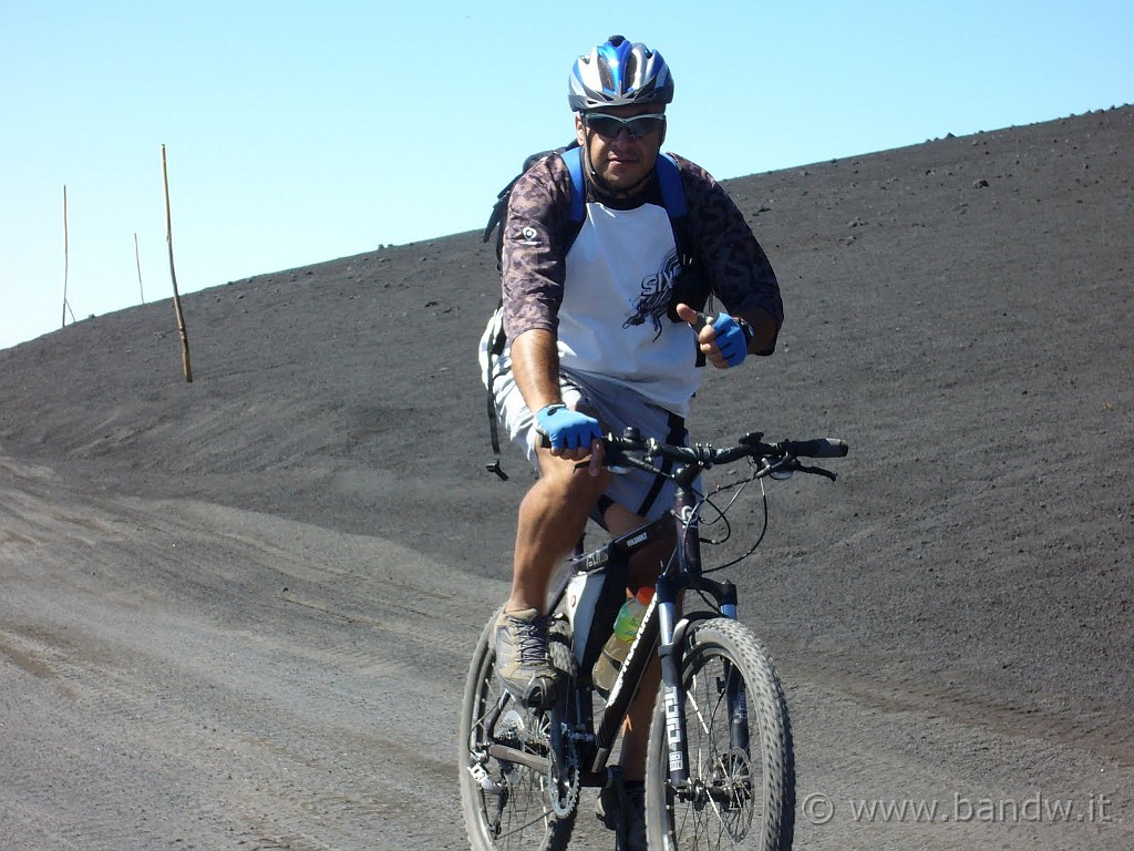 Etna-Torre_del_Filosofo2_092.JPG - un finto cenno di "ok" di Bandw