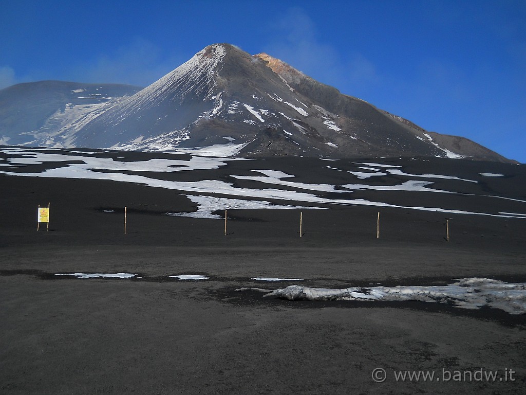 DSCN2964.JPG - L'ulitima foto al cratere principale e poi si ridiscende giù