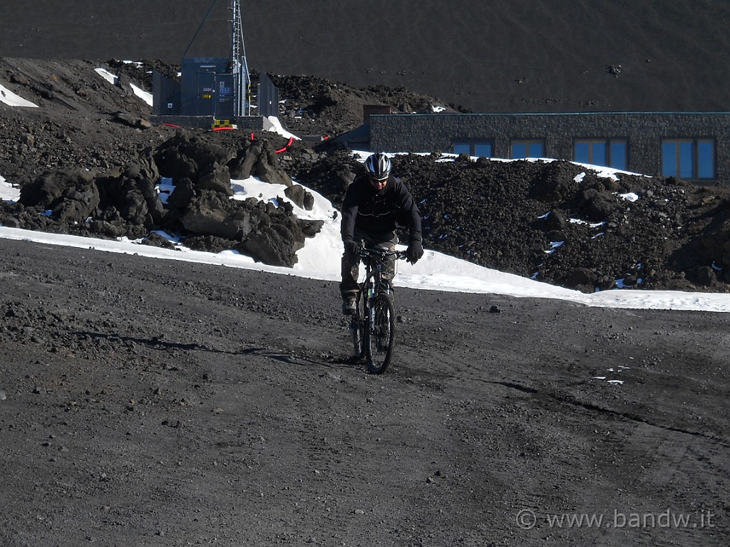 DSCN2973.JPG - Passo nuovamente dal capolinea della funivia dell'Etna.......