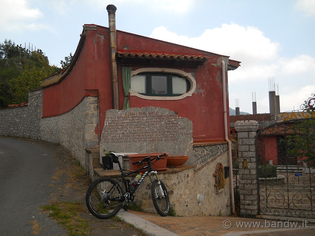 DSCN4569.JPG - Sosta presso la Casa di Saru Grecu