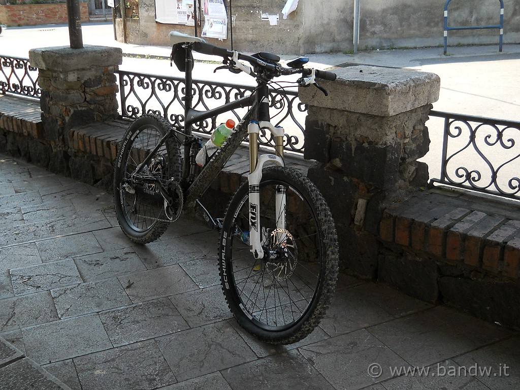 DSCN4585.JPG - Dopo un bel pò di strada pedalata, arrivo a Trappitello e mi accorgo...............