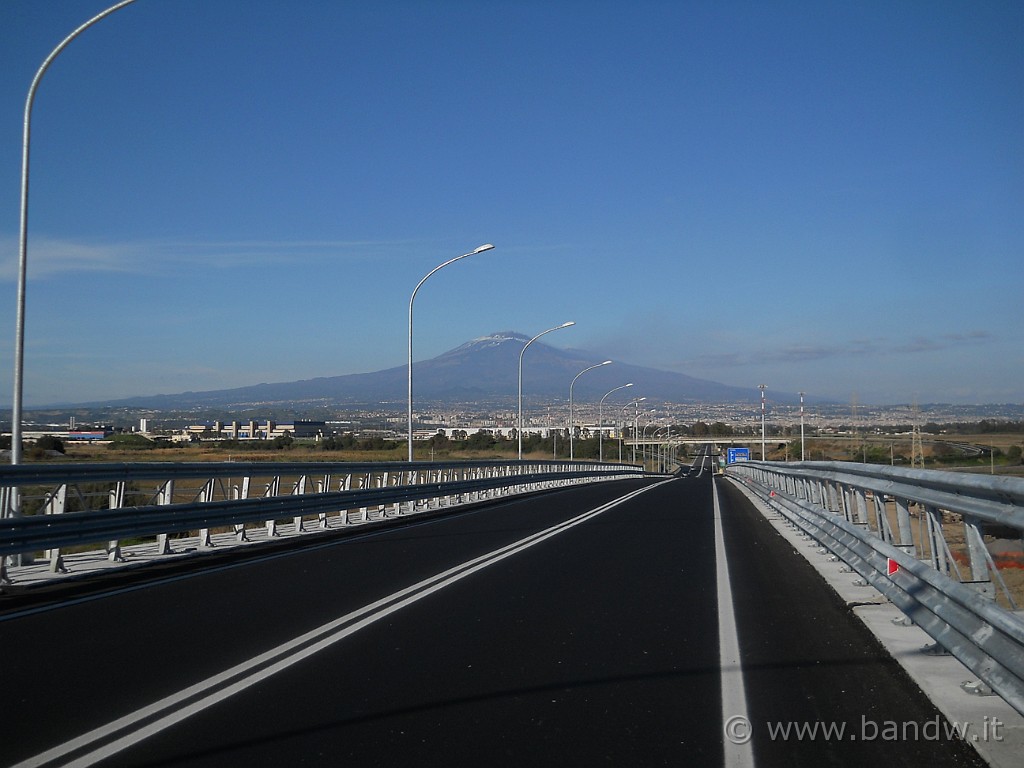 DSCN8828.JPG - Mentre c'è ero ho fatto una capatina sul fiume Simeto per vedere il nuovo ponte da poco aperto al traffico dopo 2 anni di lavori