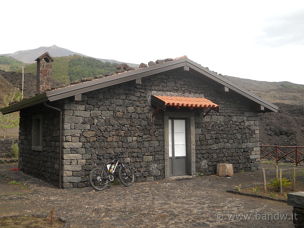 DSCN1543.JPG - Casermetta/ Rifugio "chiuso" sotto Monte Grosso