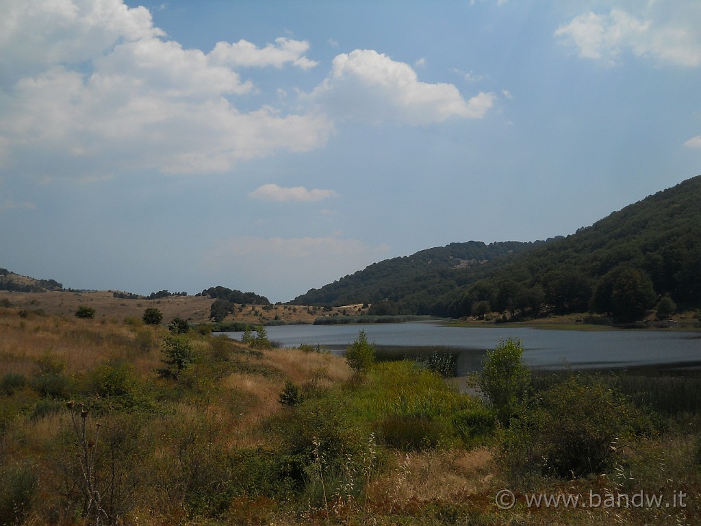 DSCN6405.JPG - ..........e finalmente siamo sulla Dorsale ed arriviamo presso il Lago Biviere di Cesarò