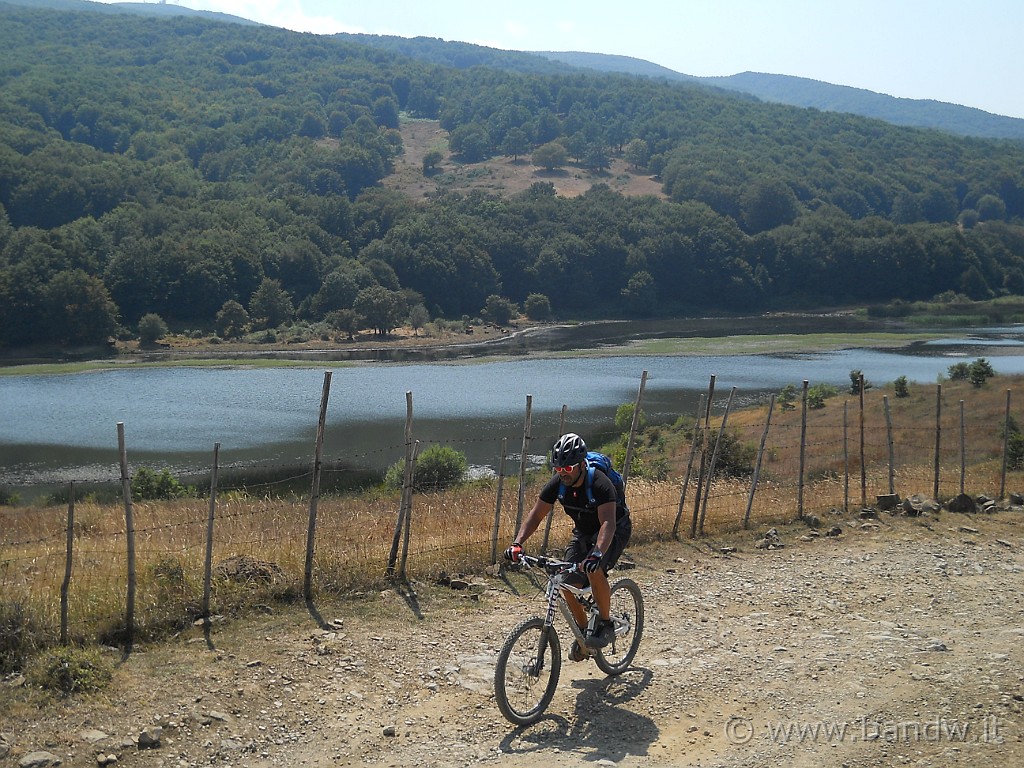 DSCN6413.JPG - Lasciamo il Lago Biviere di Cesarò e proseguiamo sulla Dorsale dei Nebrodi