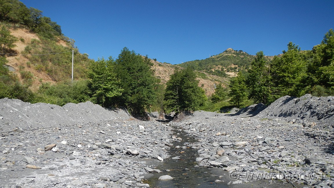 DSCN3474.JPG - Lascio Antillo e qui iniziano le vere salite per raggiungere la dorsale dei Peloritani