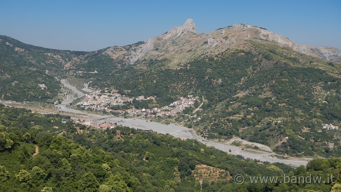 DSCN3486.JPG - Fondachelli Fantina e Rocca di Novara di Sicilia in alto