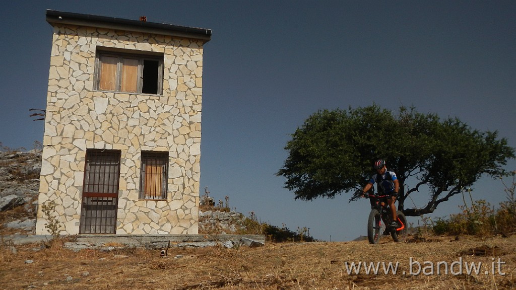 DSCN6610.JPG - Peloritani - Mandanici-Posto Leoni-Pizzo cipolla