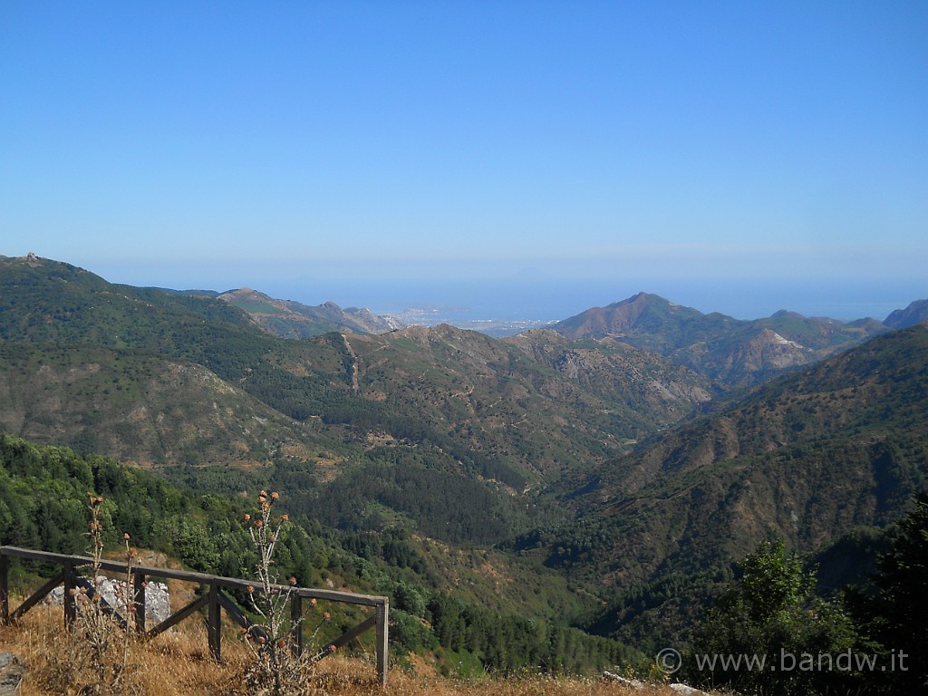 DSCN5775.JPG - Sullo sfondo Milazzo