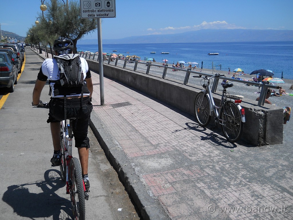 DSCN5821.JPG - Ultimo tratto sulla ciclabile di Furci Siculo e poi dritti in auto per concludere il giro