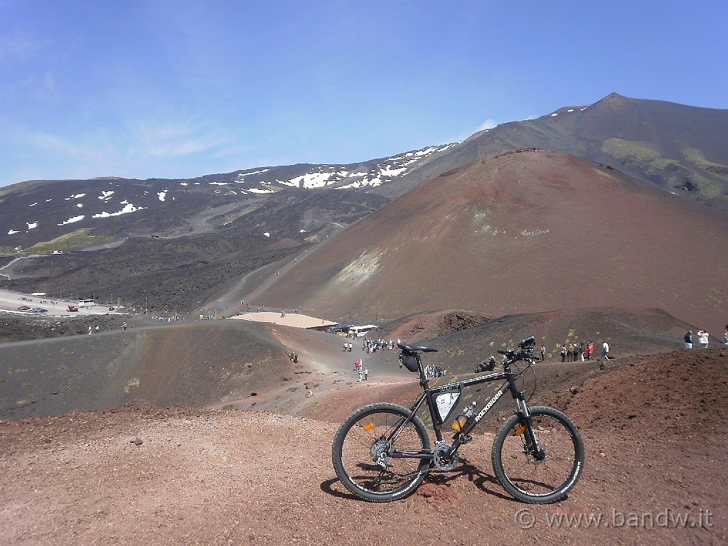 Rifugio Sapeinza_012.JPG - La mia Rockrider 8.1 fiammante sui crateri Silvestri