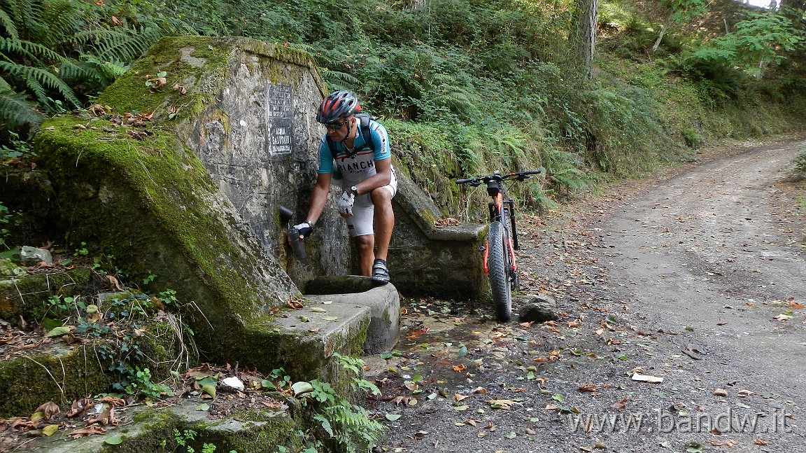 DSCN5440.JPG - Pausa borraccia ad Acqua Salutari