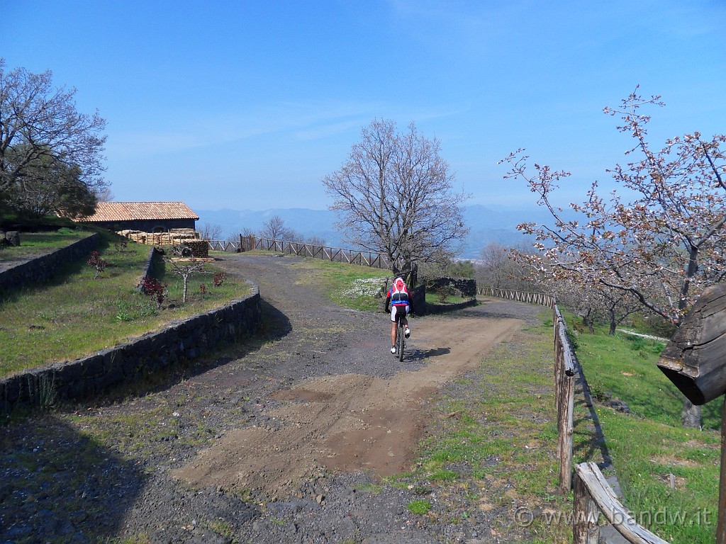 SDC14168.JPG - Lasciamo il rifugio Crisimo