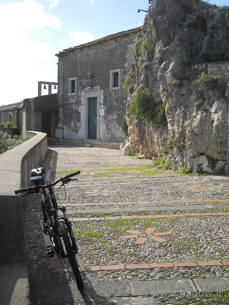 DSCN2040.JPG - Sosta nel santuario della SS. Maria della Rocca a Taormina