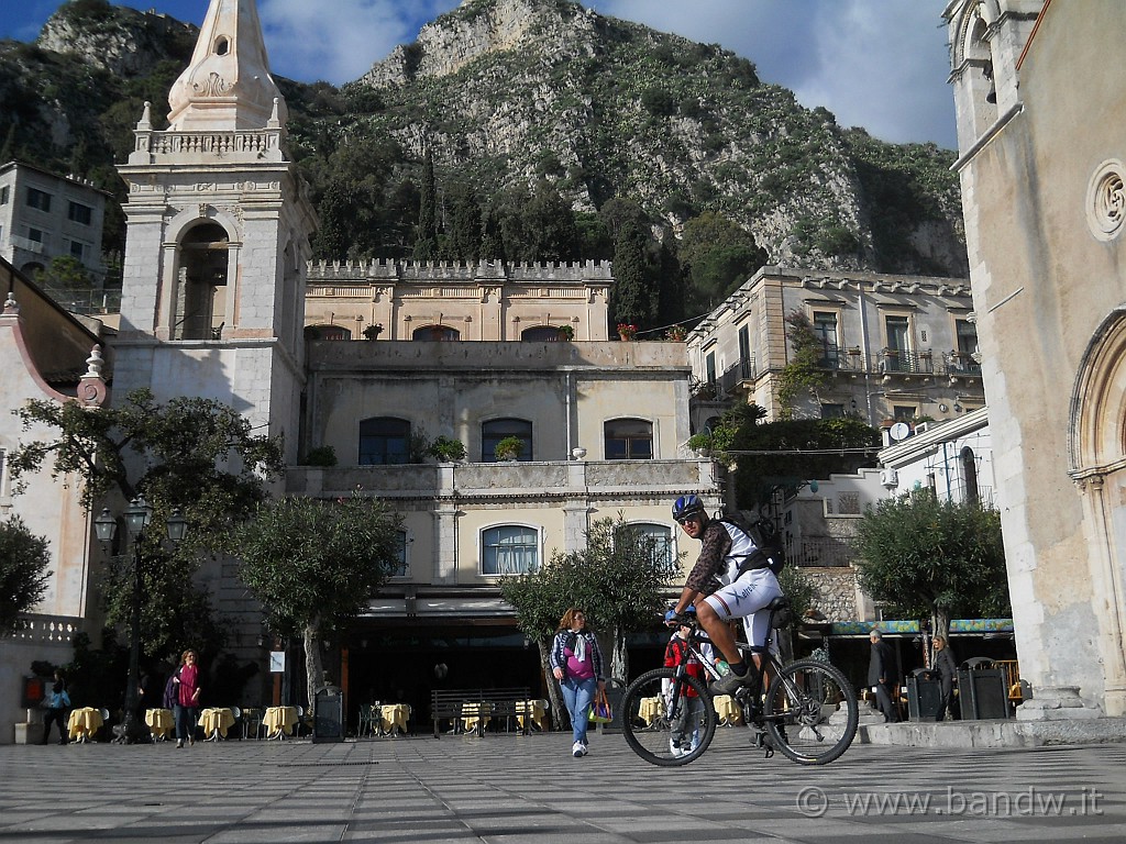 DSCN2076.JPG - Sosta anche a Taormina e foto con autoscatto