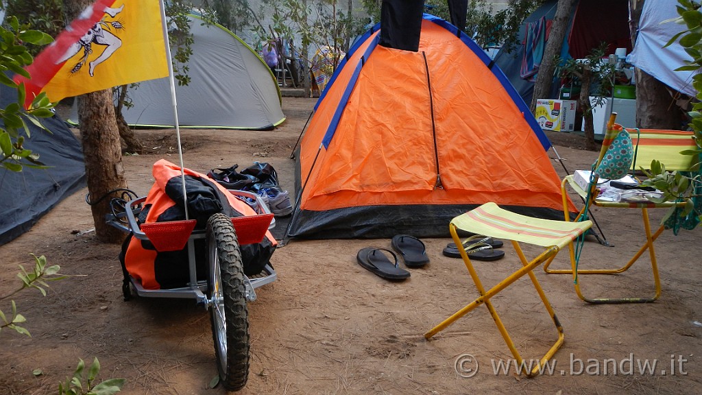 DSCN9361.JPG - Sistemazione in Camping