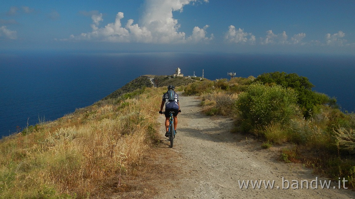 DSCN3397.JPG - La discesa da Monte dei Porri verso il Semaforo