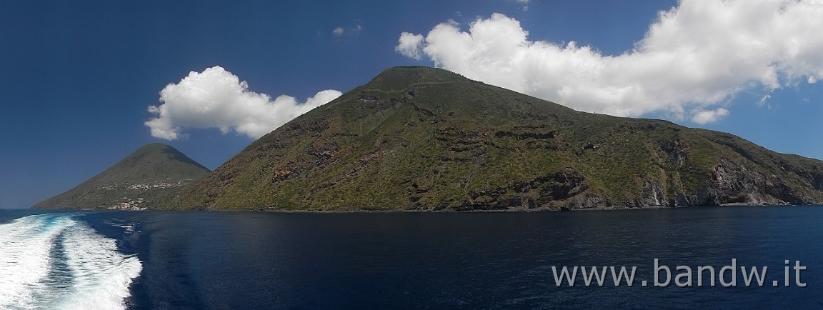 DSCN3382.jpg - Isole Eolie - Salina / Salina vista dal mare