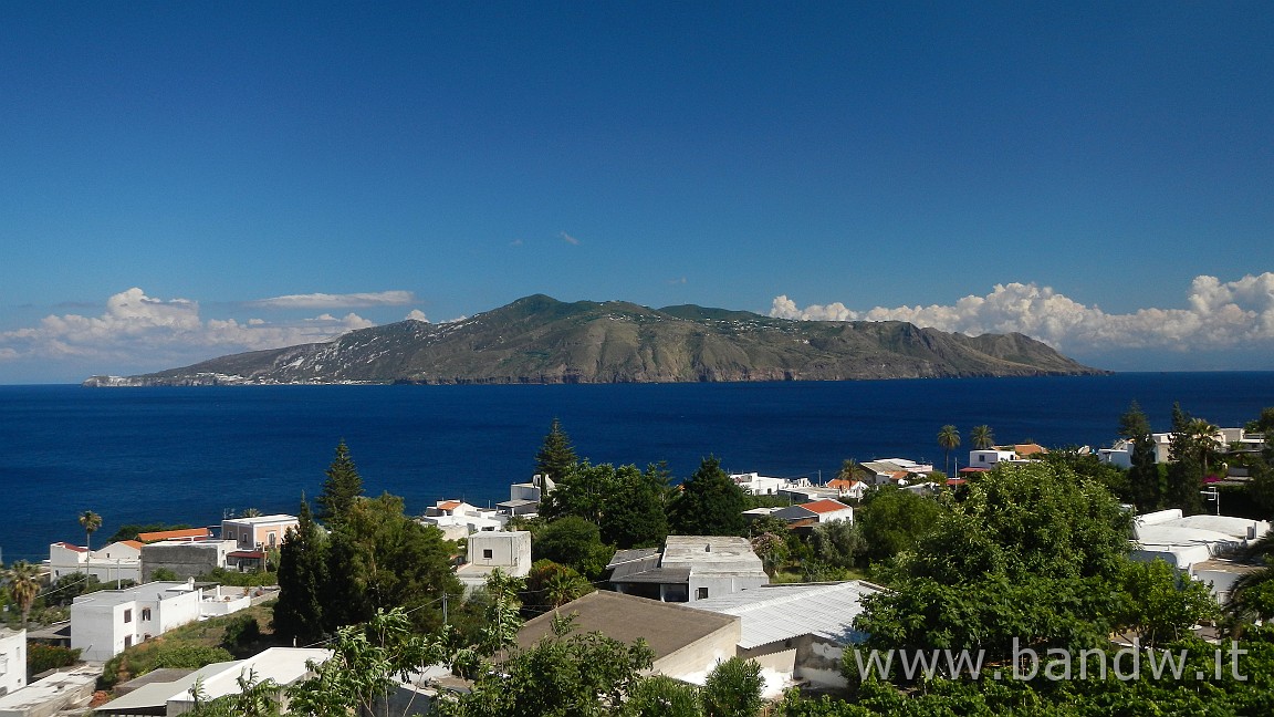 DSCN3427.JPG - Isole Eolie - Salina /  Panoramica su Lipari vista da Salina