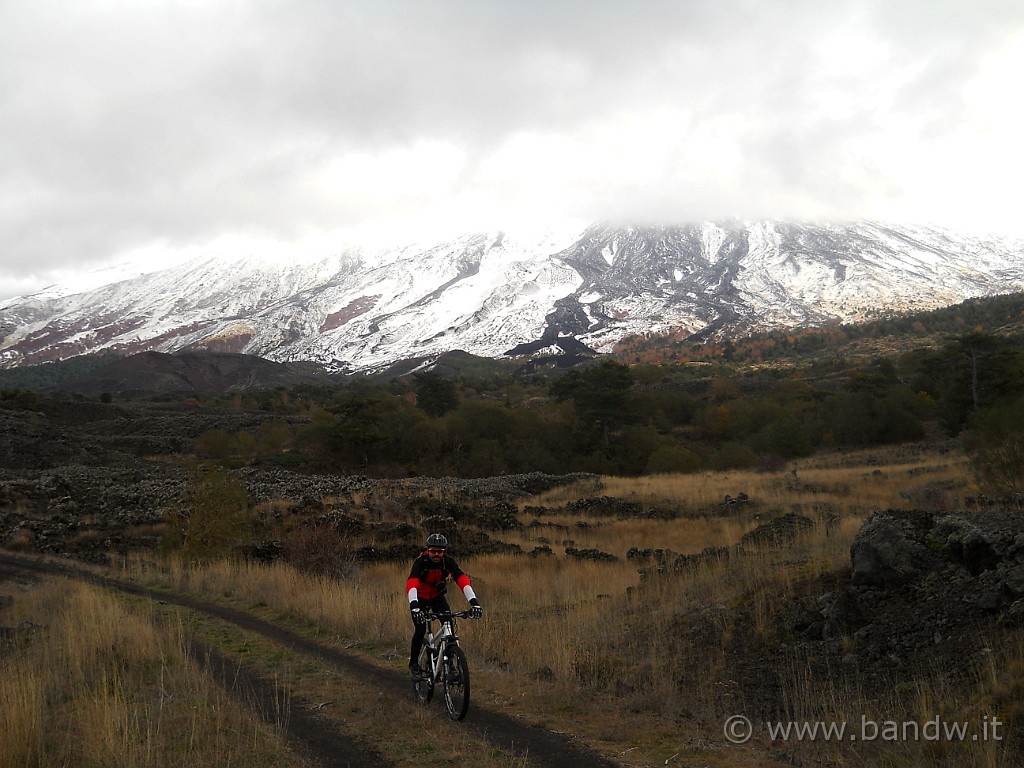 DSCN2511.JPG - Iniziamo il tratto più pedalabile che ci condurra ai piedi di Monte Ruvolo