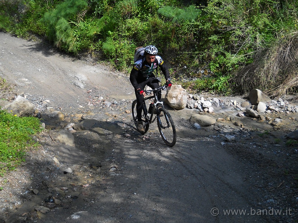 DSCN3918.JPG - Biker in action