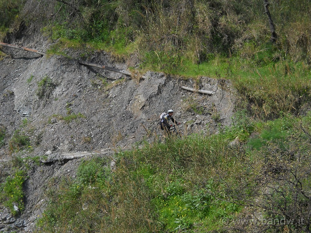 DSCN3933.JPG - Biker in action