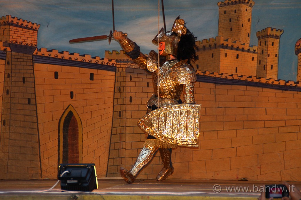 Carnevale_Acireale_Estate_2009_048.JPG - Spettacolo in piazza dei Pupi Siciliani - Un Paladino