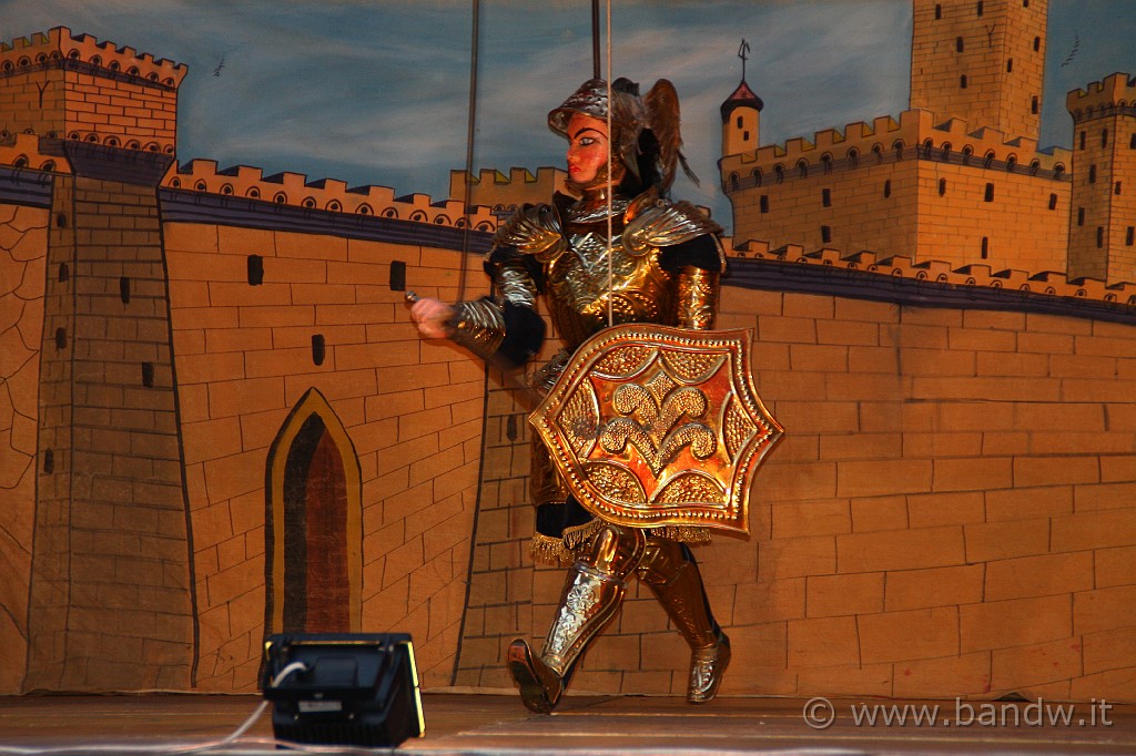 Carnevale_Acireale_Estate_2009_049.JPG - Spettacolo in piazza dei Pupi Siciliani - Un Paladino