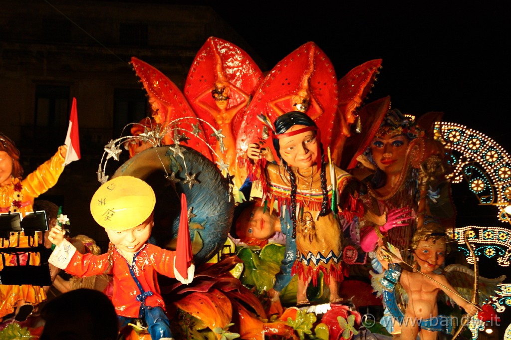 Carnevale_Acireale_Estate_2009_080.JPG - Sfilata per le vie cittadine dei carri allegorici grotteschi del Carnevale di Acireale