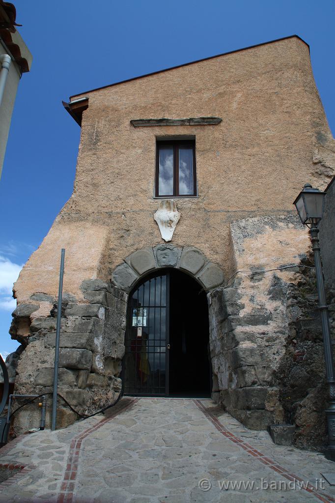 Castello di Brolo_001.JPG