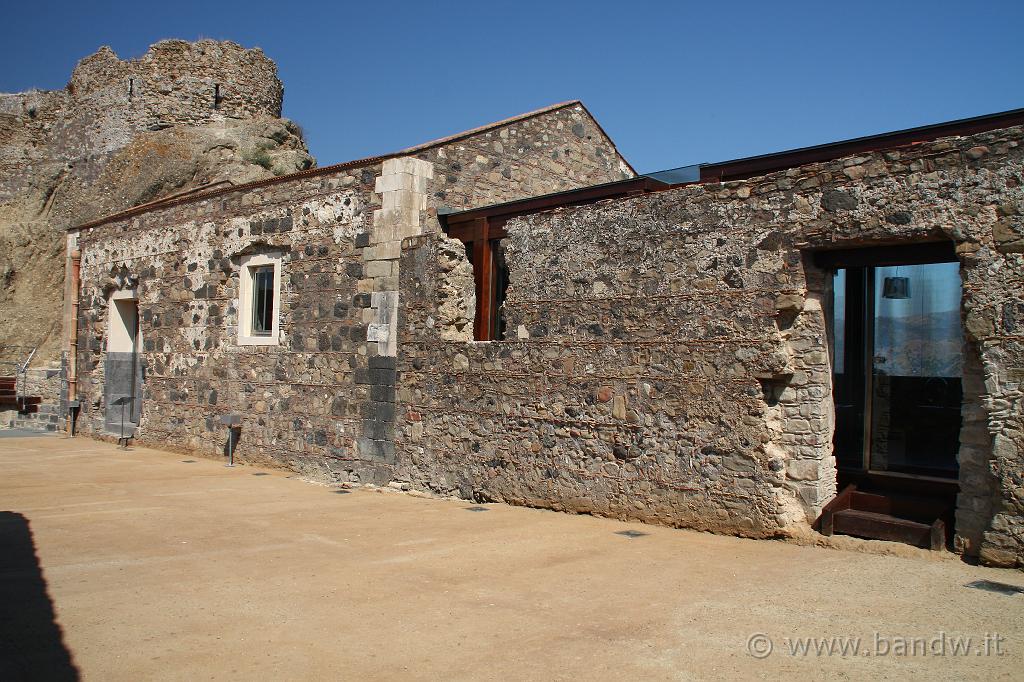 Castello di Calatabiano_027.JPG - L'interno del Castello