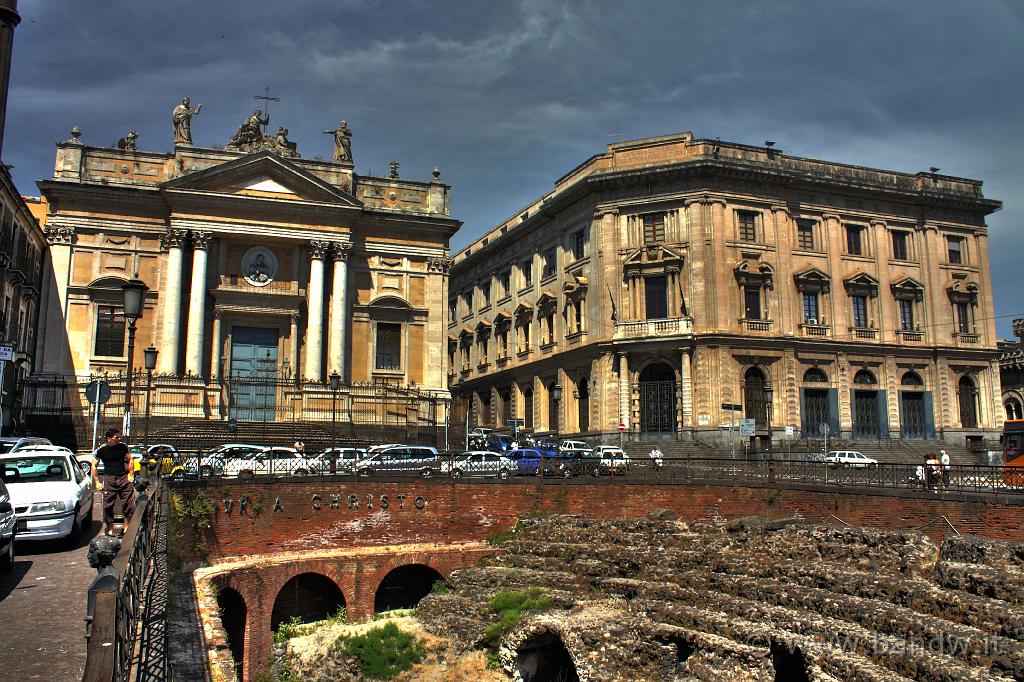 Anfiteatro_Romano_008.jpg - Gli scavi dell'anfiteatro Romano, la chiesa di Sant'Agata la fornace e palazzo della Borsa