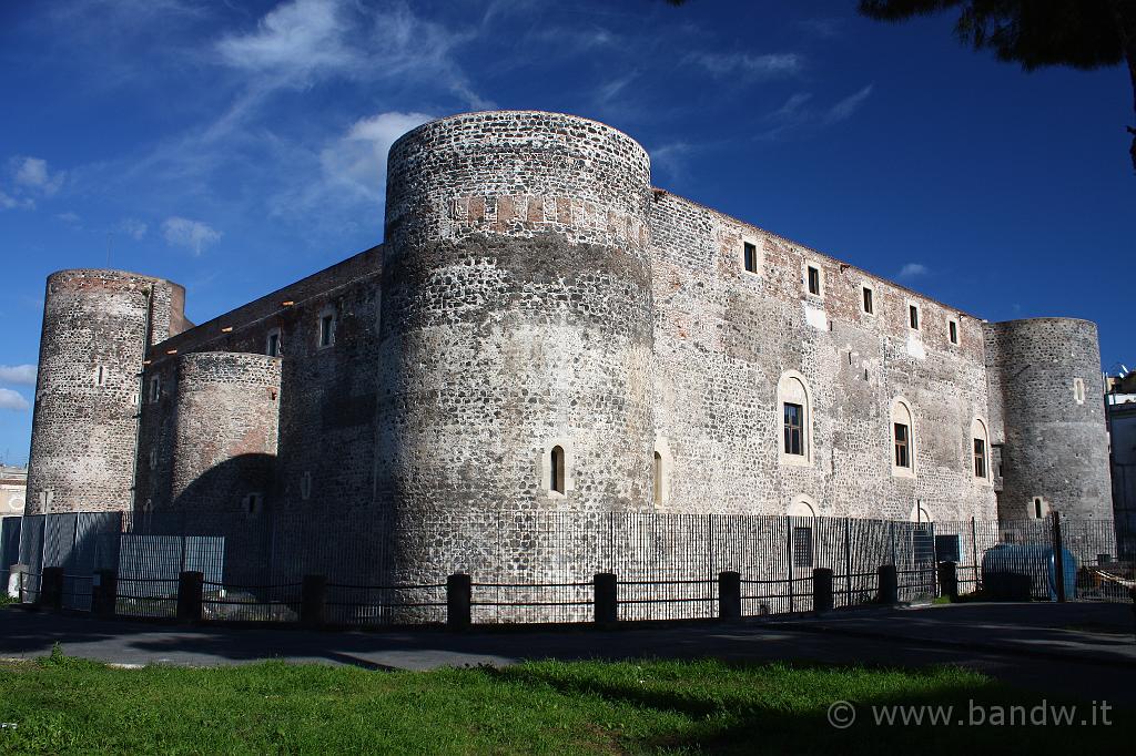 Castello_Ursino_006.JPG - Il Castello Ursino visto da nord ovest