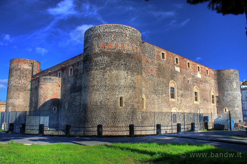 Castello_Ursino_007.jpg - Il Castello Ursino visto da nord ovest (HDR)