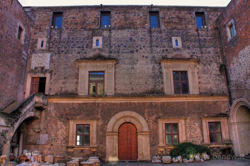 Castello_Ursino_016.jpg - Il Castello Ursino - Cortile interno