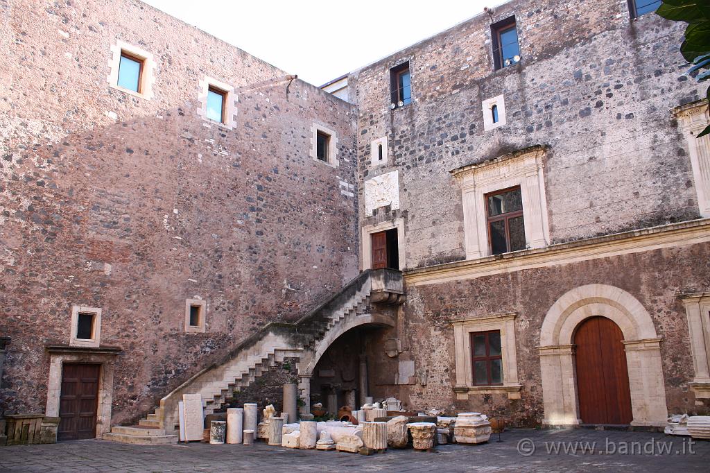 Castello_Ursino_017.JPG - Il Castello Ursino - Cortile interno