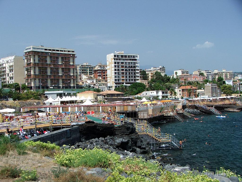 Mare Costa_002.JPG - Il solarium di Piazza Europa d'estate