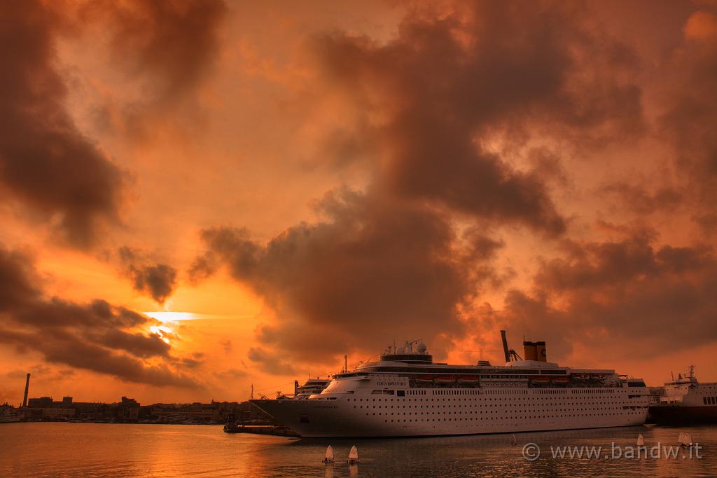 Mare Costa_021.jpg - La costa Romantica al tramonto nel porto di Catania