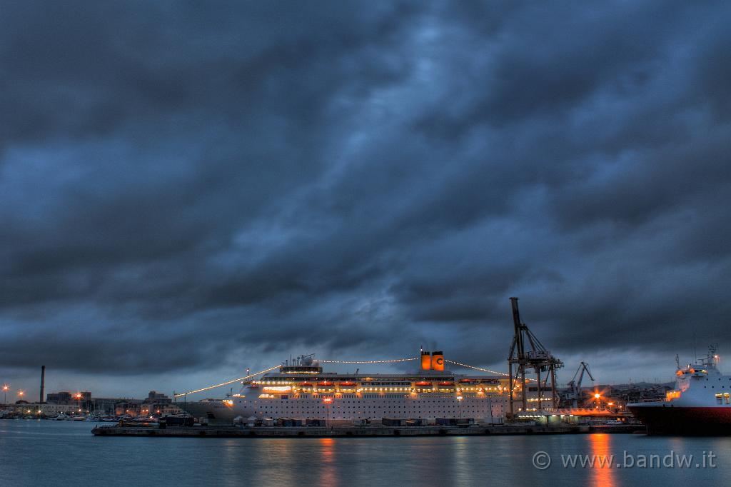 Mare Costa_023.jpg - La Costa Romantica ormeggiata al porto di Catania