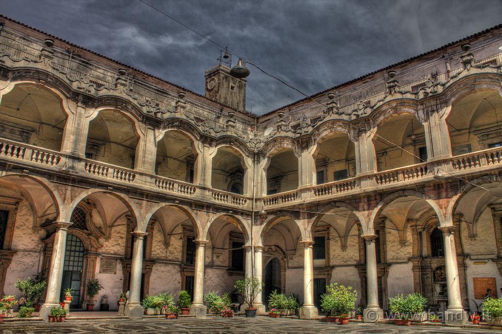 Palazzi Catania_012.jpg - Via Corciferi - Chiostro dei Gesuiti all'interno dell'omonimo Collegio oggi sede dell'Istituto Statale d'Arte