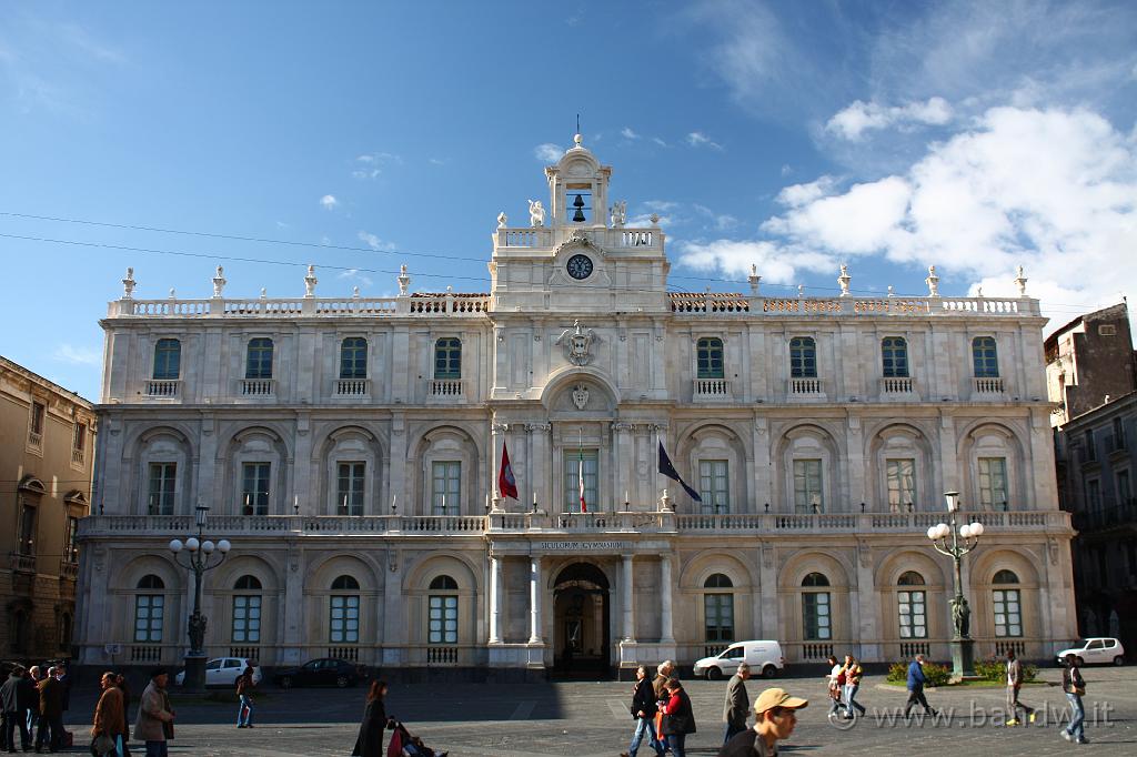 Palazzi Catania_017.JPG - Piazza Università - Palazzo Università