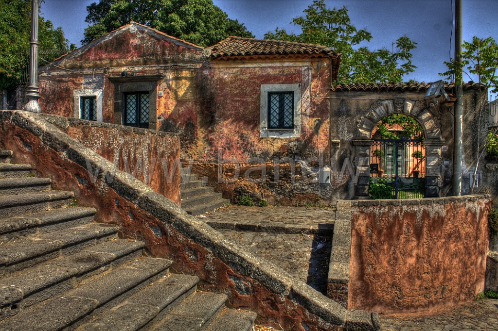 IMG_3891And2More_tonemapped.jpg - Trecastagni (CT) - Scalinata adiacente chiesa Madre