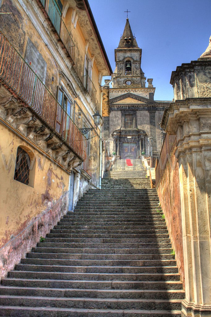 IMG_4339And4More_tonemapped.jpg - Trecastagni (CT) - Scalinata che conduce alla chiesa Madre