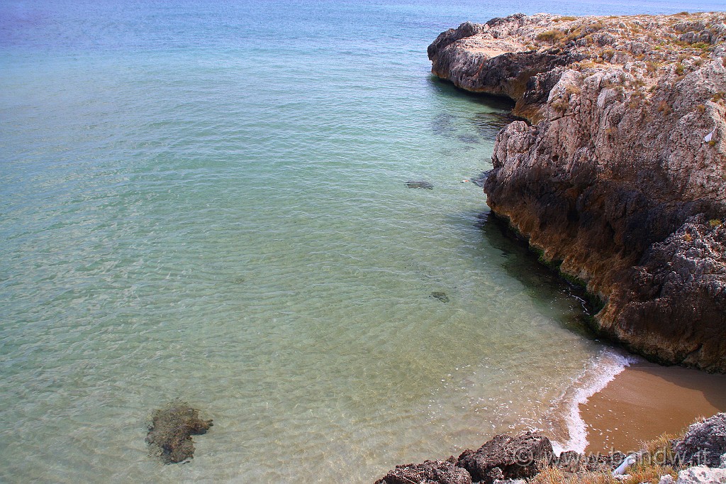 Marzamemi_063.JPG - Il mare nei pressi della Grotta di Calafarina