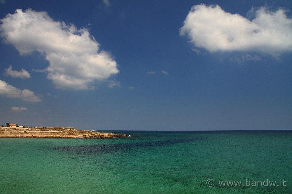 Marzamemi_067.JPG - Il mare e la spiaggia nei pressi della Grotta di Calafarina